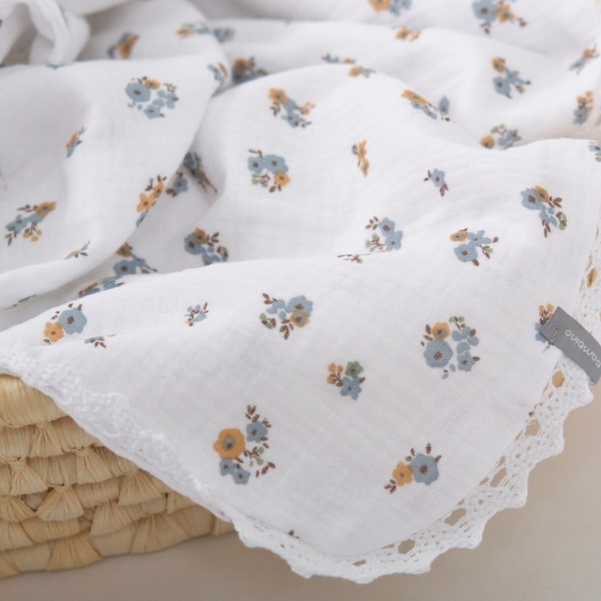 Doudou mousseline de coton avec dentelle